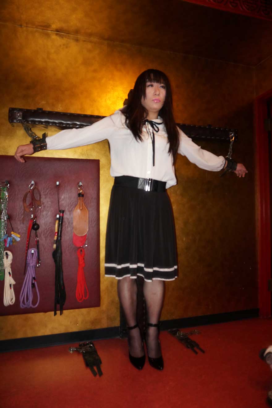 SM 画像 磔　女子高生 拷問博物館管理員のイケない管理業務 | 女装コンシェルジュ
