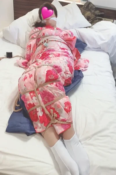 振袖姿なのに…っ！縄で緊縛、袋に閉じ込められて…前編９