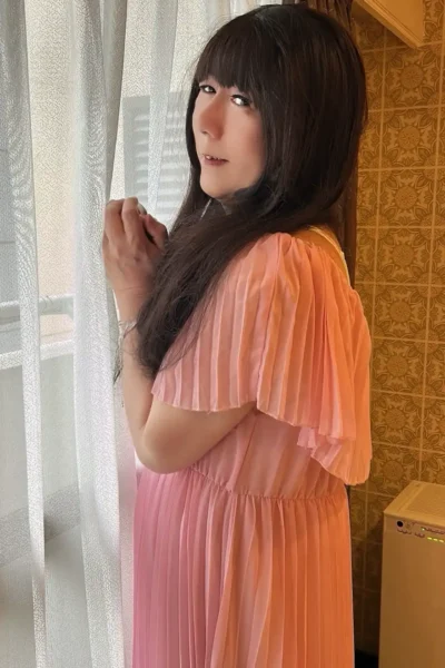 ピンクのワンピースに身を包みながら、女の子らしいお化粧をまとったゆみちゃんを見た瞬間、リサは思わず息を呑んだ。１