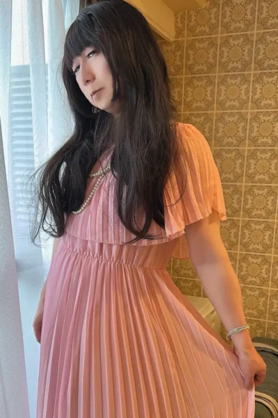 ピンクのワンピースに身を包みながら、女の子らしいお化粧をまとったゆみちゃんを見た瞬間、リサは思わず息を呑んだ。２