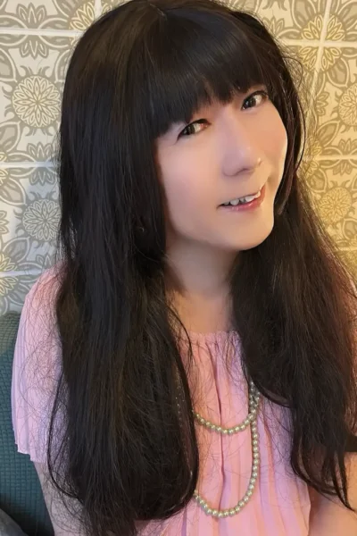 ピンクのワンピースに身を包みながら、女の子らしいお化粧をまとったゆみちゃんを見た瞬間、リサは思わず息を呑んだ。３