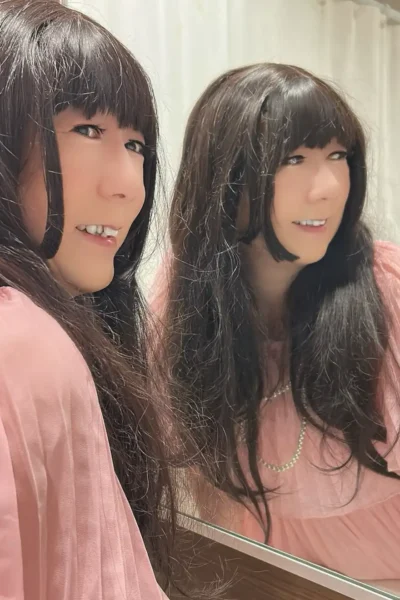 ピンクのワンピースに身を包みながら、女の子らしいお化粧をまとったゆみちゃんを見た瞬間、リサは思わず息を呑んだ。６