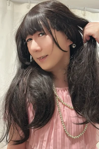 ピンクのワンピースに身を包みながら、女の子らしいお化粧をまとったゆみちゃんを見た瞬間、リサは思わず息を呑んだ。７