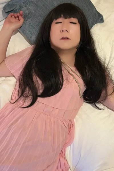 ピンクのワンピースに身を包みながら、女の子らしいお化粧をまとったゆみちゃんを見た瞬間、リサは思わず息を呑んだ。１４