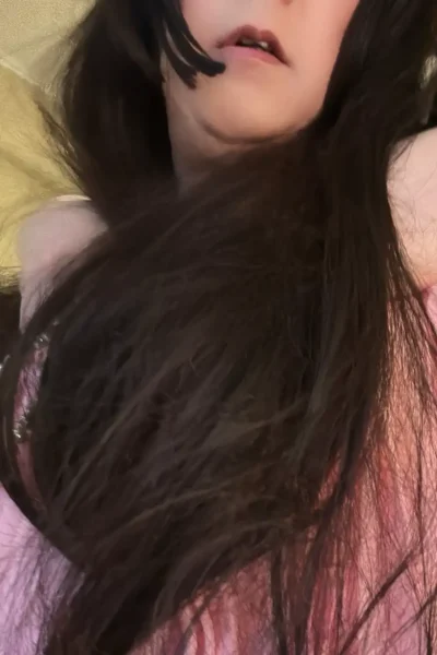ピンクのワンピースに身を包みながら、女の子らしいお化粧をまとったゆみちゃんを見た瞬間、リサは思わず息を呑んだ。１５