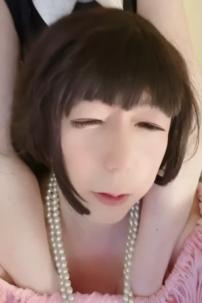 ピンクのワンピースに身を包みながら、女の子らしいお化粧をまとったゆみちゃんを見た瞬間、リサは思わず息を呑んだ。１９