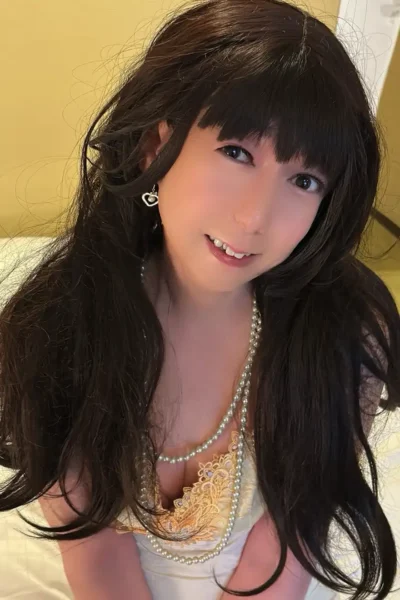 ピンクのワンピースに身を包みながら、女の子らしいお化粧をまとったゆみちゃんを見た瞬間、リサは思わず息を呑んだ。２２